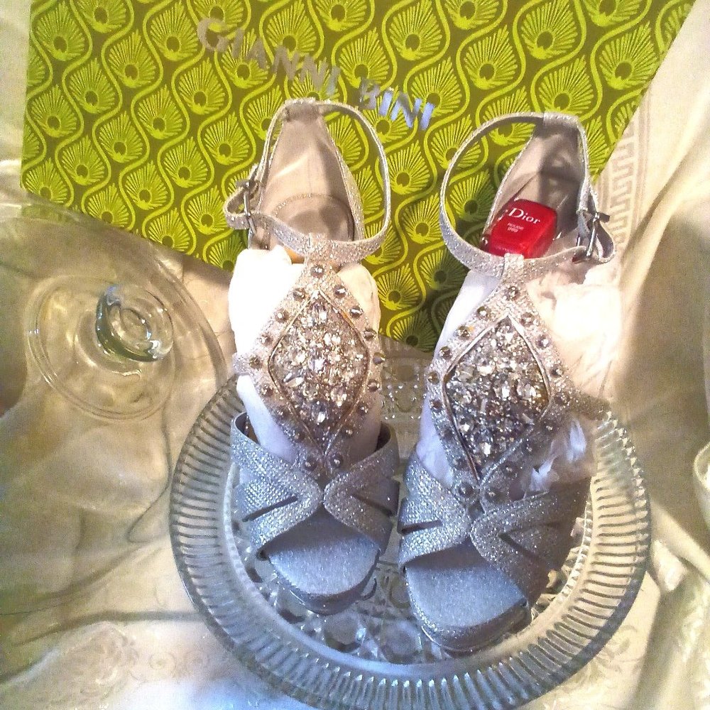 💖Gianni Bini Silver Platform Heels Size:8 BNWT - Picture 11 of 14